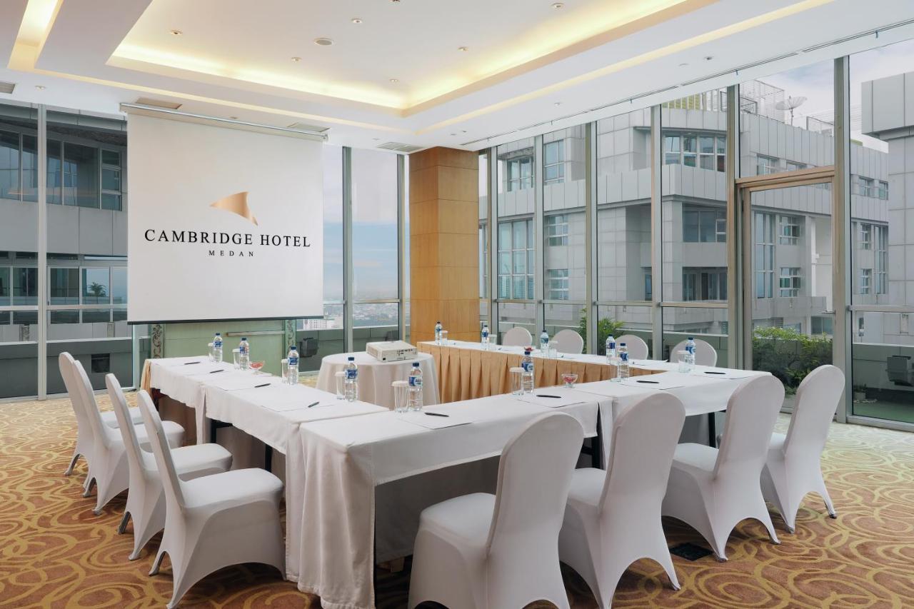 Cambridge Hotel Medan Exteriér fotografie